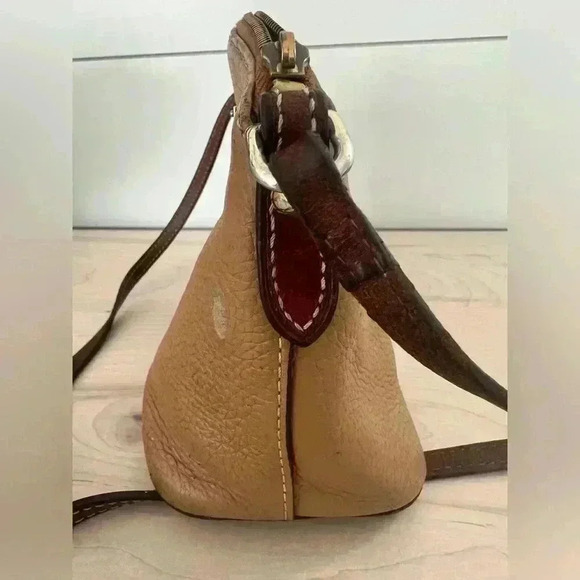 Dooney & Bourke Brown Pebbled Leather Suki Crossbody Purse - Picture 10 of 13
